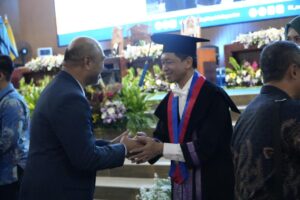 Rektor UHT Hadiri Pengukuhan Lima Guru Besar ITS