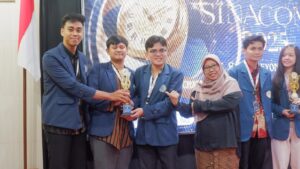 Mahasiswa FK UHT Raih Juara 1 Lomba Literature Review dalam Scientific National Competition 2025