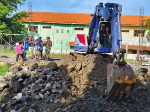 Babinsa Desa Laban Awasi Pembangunan Koperasi Merah Putih, Sukseskan Program Presiden Prabowo