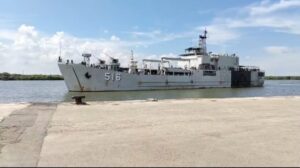 Sandar Di Belawan, KRI Teluk Banten-516 Debarkasi Bantuan Kemanusiaan untuk Korban Bencana Alam Aceh