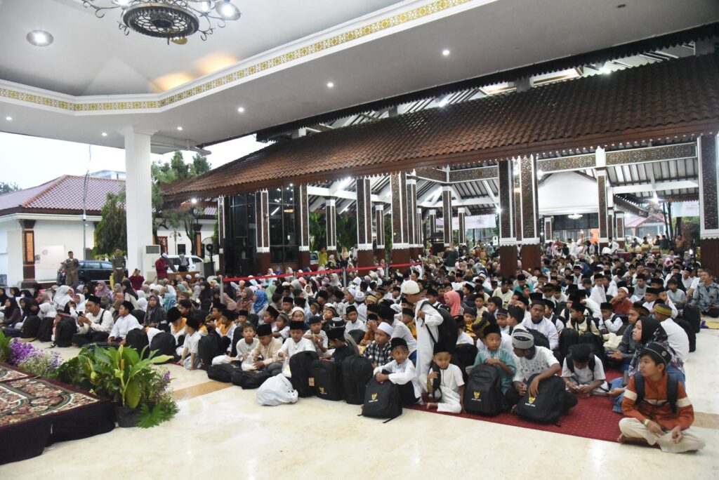 Pemkab Sidoarjo Bersama Baznas Sidoarjo dan Baznas Jatim serta Yayasan Siantar Top PeduliSantuni Seribu Anak Yatim
