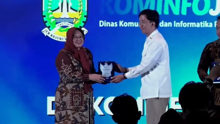 Komitmen Kembangkan Ekosistem AI, Jatim Borong Dua Penghargaan Nasional